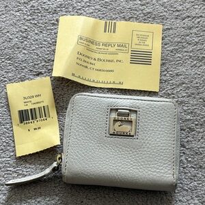 Dooney & Bourke white pebbles leather wallet